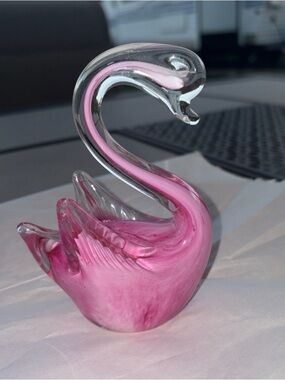 Handblown Pink Glass Swan Sculpture~Figurine ~Paperweight - Elegant Home Accent